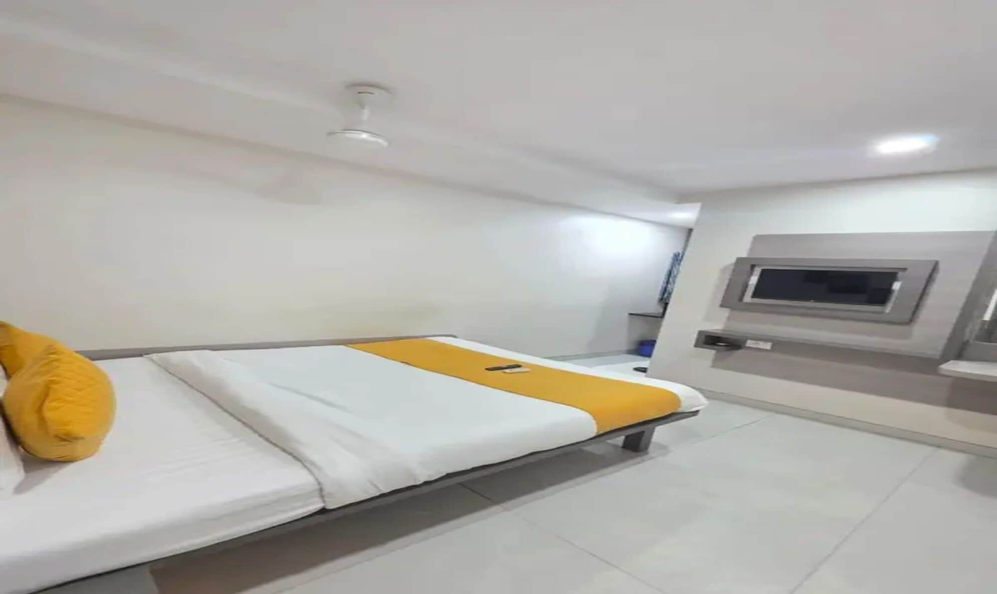 Egyptian cotton sheets, premium bedding, in-room safe, free WiFi