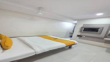 Egyptian cotton sheets, premium bedding, in-room safe, free WiFi