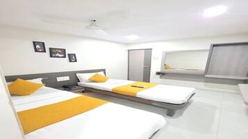 Egyptian cotton sheets, premium bedding, in-room safe, free WiFi