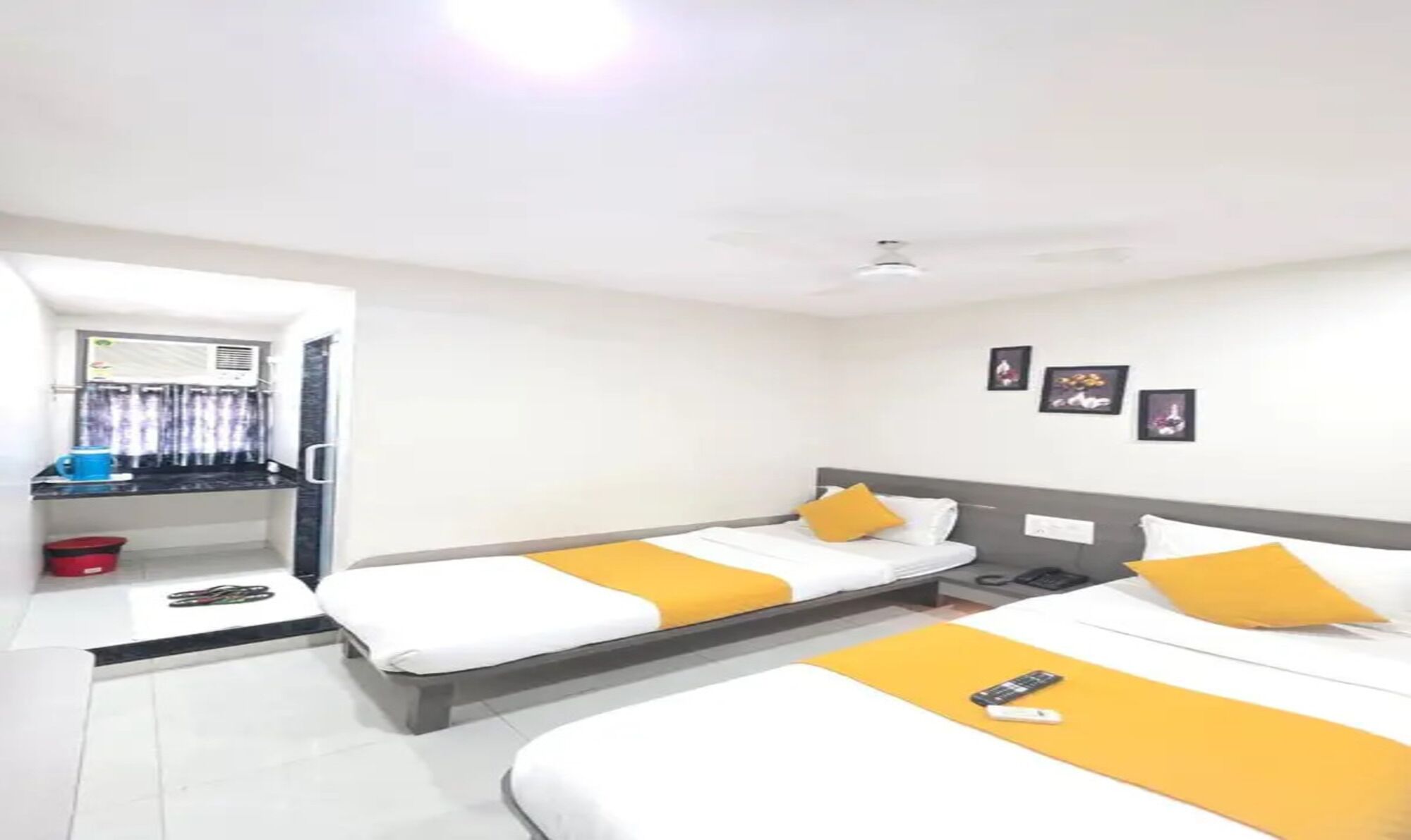 Egyptian cotton sheets, premium bedding, in-room safe, free WiFi