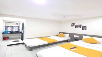 Egyptian cotton sheets, premium bedding, in-room safe, free WiFi