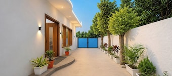 FabHotel The Dayals & Lawns - Nr. Ayodhya Dham Bus Station
