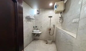 Deluxe Room | Bathroom - Fabhotel Prime L'Elegant (Ghaziabad)