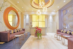 Coin salon dans le hall
