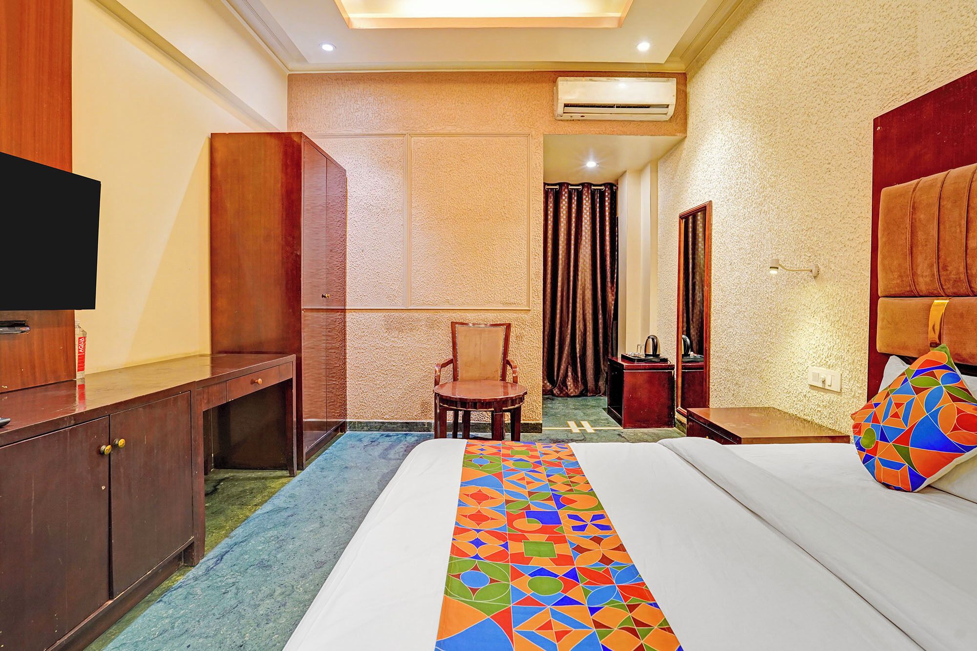 Egyptian cotton sheets, premium bedding, in-room safe, free WiFi