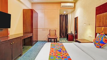 Egyptian cotton sheets, premium bedding, in-room safe, free WiFi
