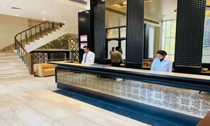 Reception - Fabhotel Prime L'Elegant (Ghaziabad)