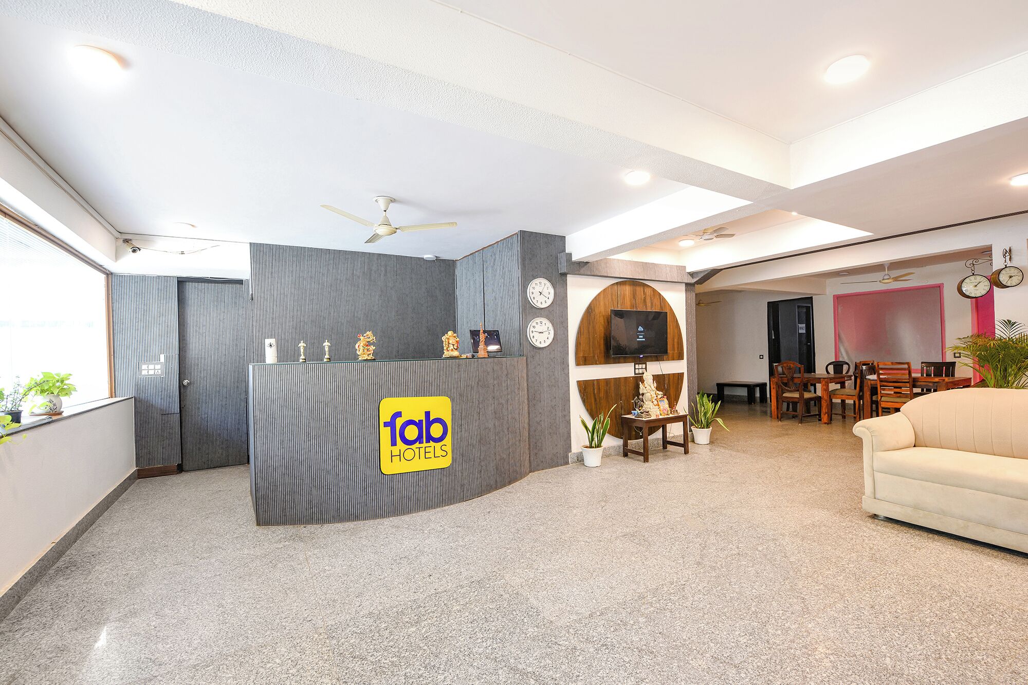 Quầy tiếp tân