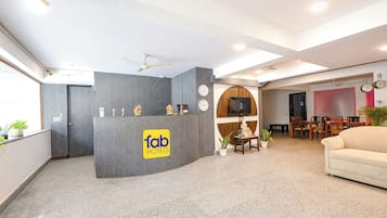 Quầy tiếp tân