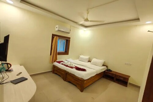 Fabhotel Arc Homes
