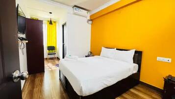 Egyptian cotton sheets, premium bedding, in-room safe, free WiFi