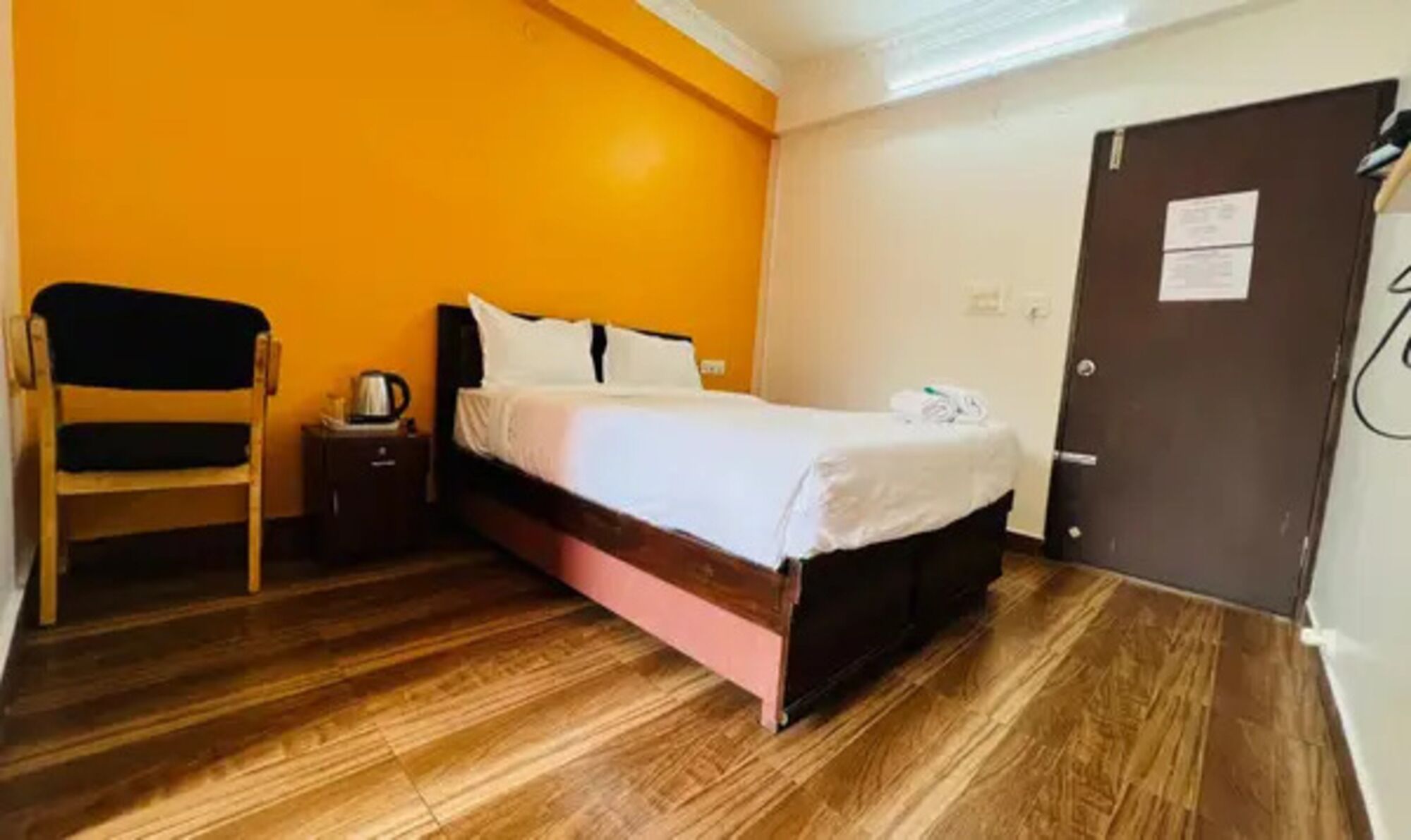 Egyptian cotton sheets, premium bedding, in-room safe, free WiFi