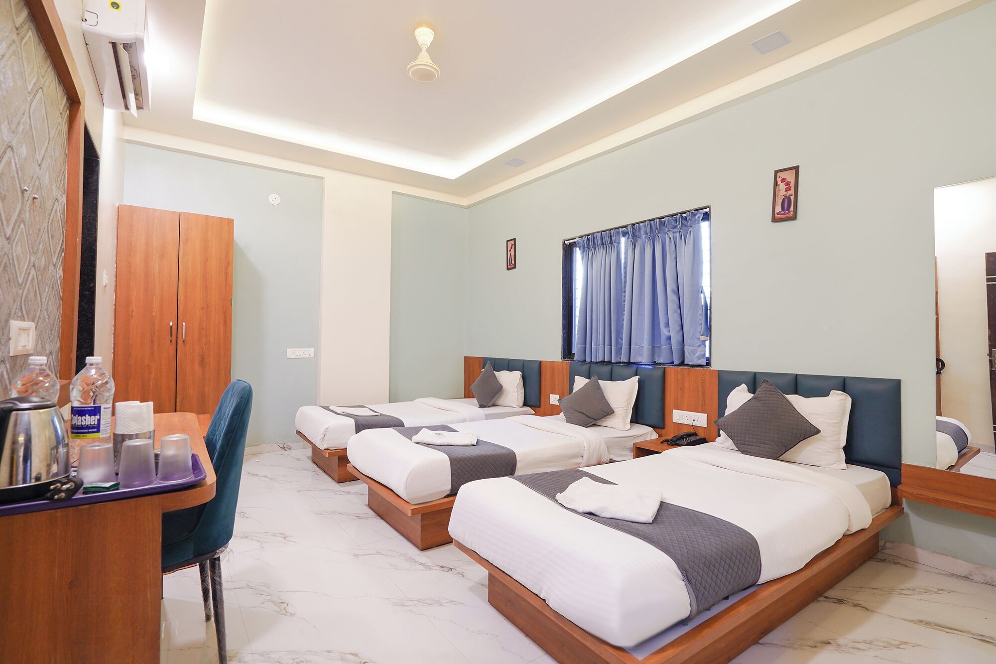 Egyptian cotton sheets, premium bedding, in-room safe, free WiFi