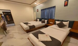 Egyptian cotton sheets, premium bedding, in-room safe, free WiFi - Fabhotel Sunrise Comforts (Pune)