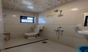 Deluxe Room | Bathroom - Fabhotel Sunrise Comforts (Pune)