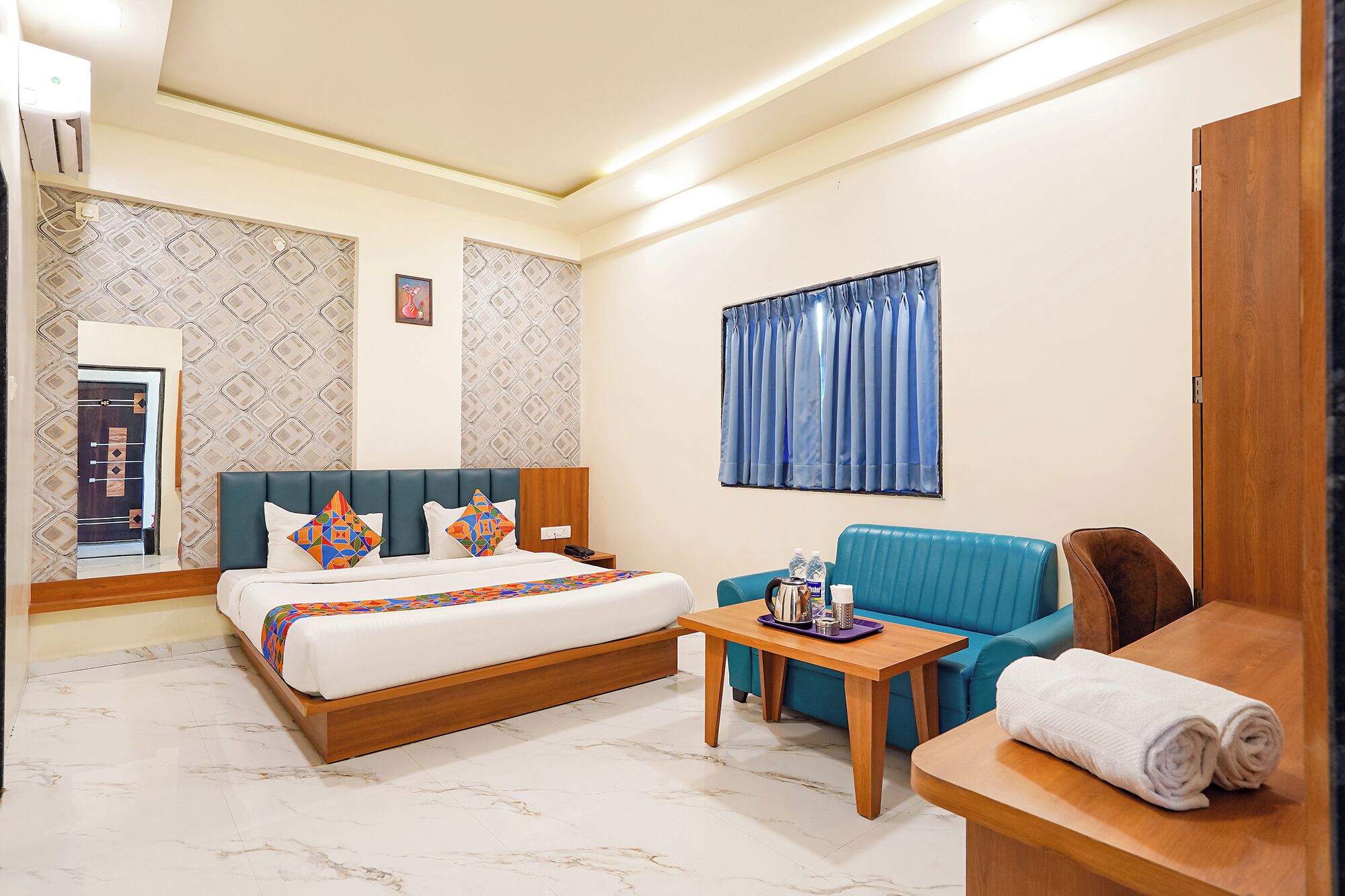 Egyptian cotton sheets, premium bedding, in-room safe, free WiFi