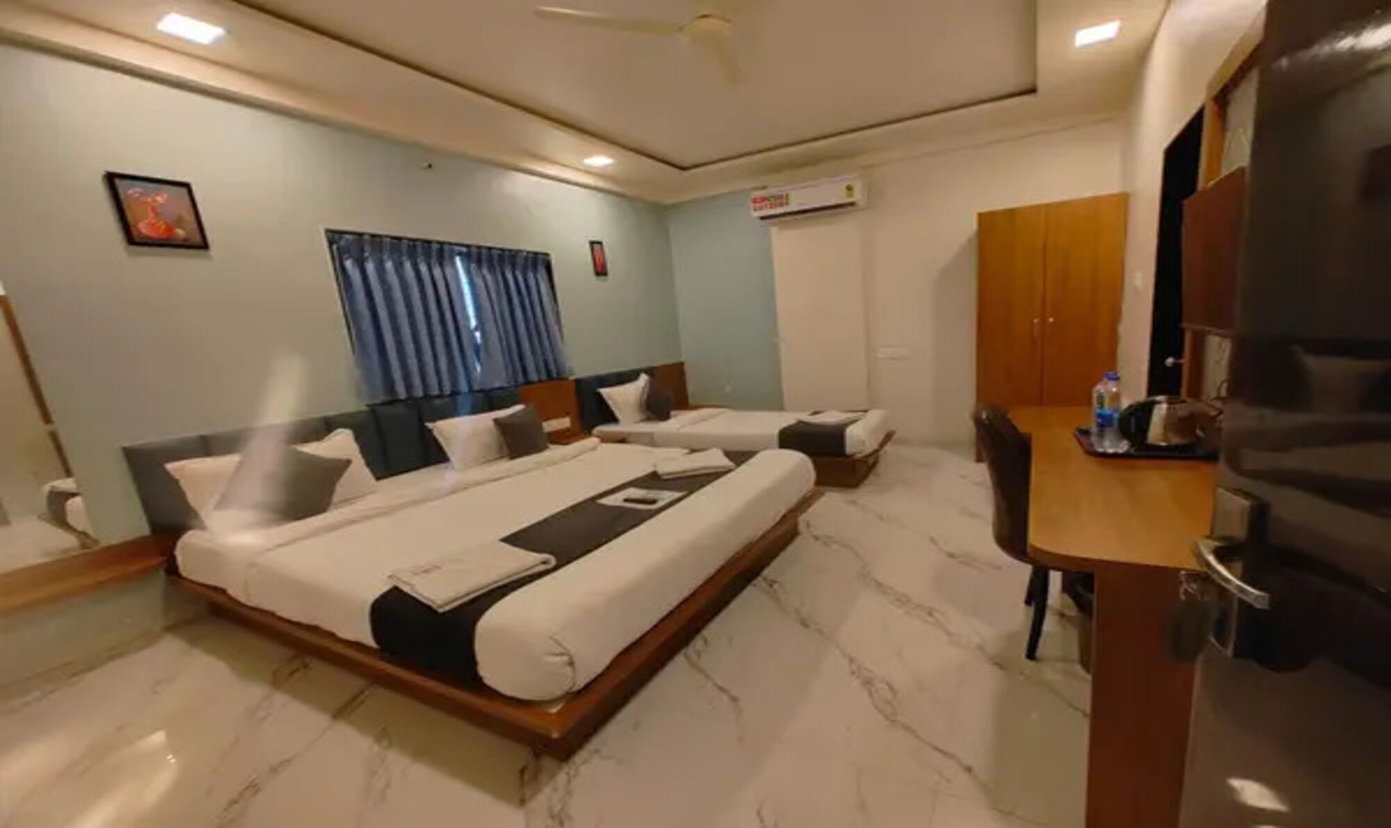 Egyptian cotton sheets, premium bedding, in-room safe, free WiFi