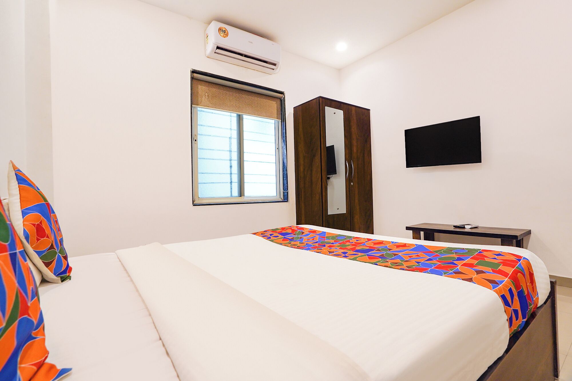 Egyptian cotton sheets, premium bedding, in-room safe, free WiFi