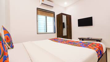 Egyptian cotton sheets, premium bedding, in-room safe, free WiFi