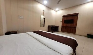 Egyptian cotton sheets, premium bedding, in-room safe, free WiFi