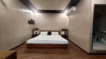 Egyptian cotton sheets, premium bedding, in-room safe, free WiFi
