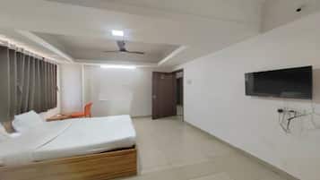 Deluxe Room | Egyptian cotton sheets, premium bedding, free WiFi, bed sheets