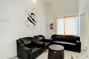 Coin salon dans le hall
