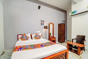 Egyptian cotton sheets, premium bedding, in-room safe, free WiFi - Fabhotel Redmoon Residency Elite (Chennai)