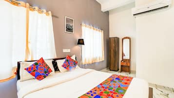 Egyptian cotton sheets, premium bedding, in-room safe, free WiFi