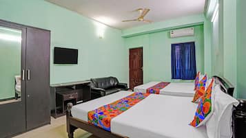 Egyptian cotton sheets, premium bedding, in-room safe, free WiFi