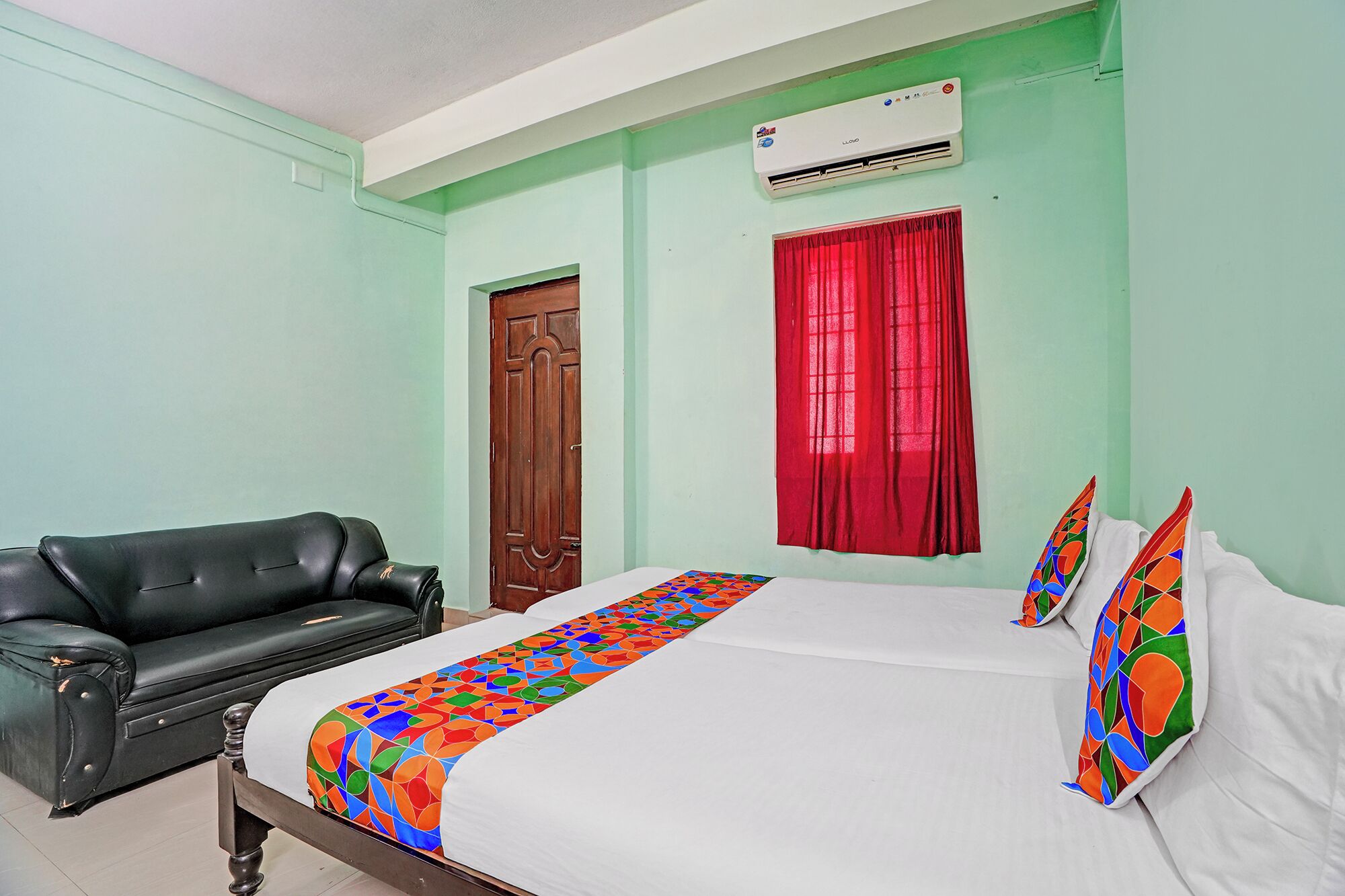 Egyptian cotton sheets, premium bedding, in-room safe, free WiFi