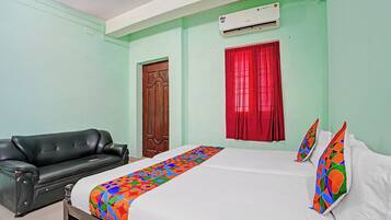 Egyptian cotton sheets, premium bedding, in-room safe, free WiFi
