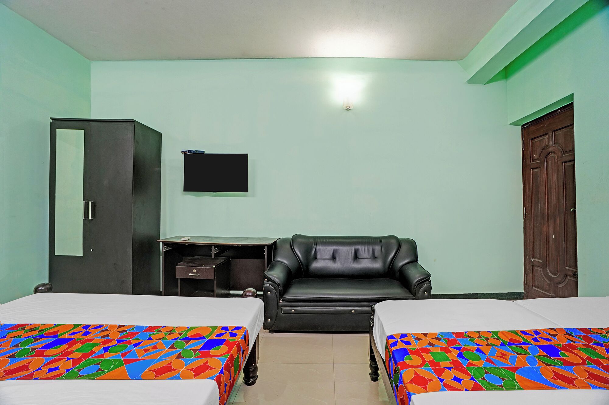 Egyptian cotton sheets, premium bedding, in-room safe, free WiFi