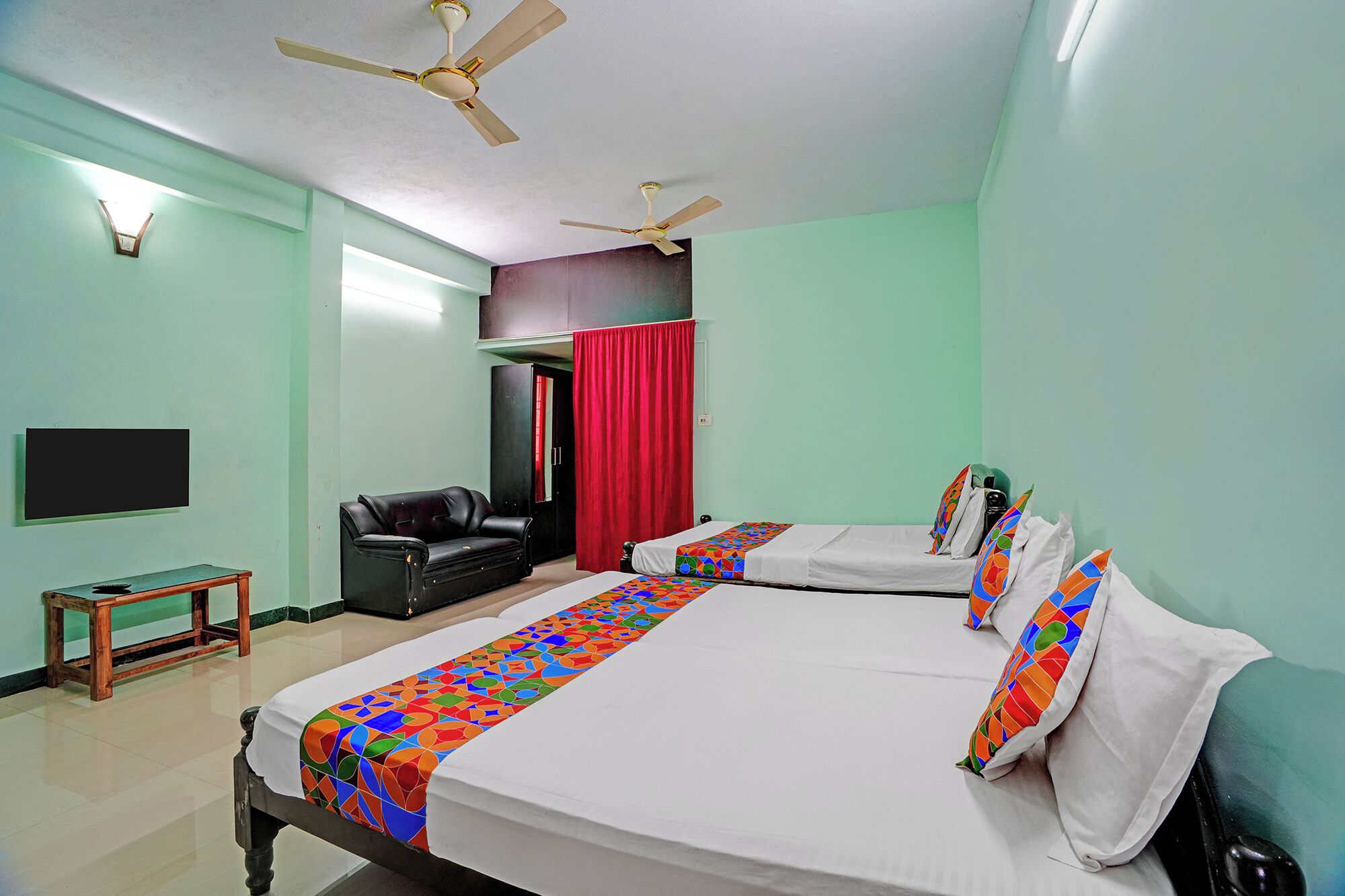 Egyptian cotton sheets, premium bedding, in-room safe, free WiFi