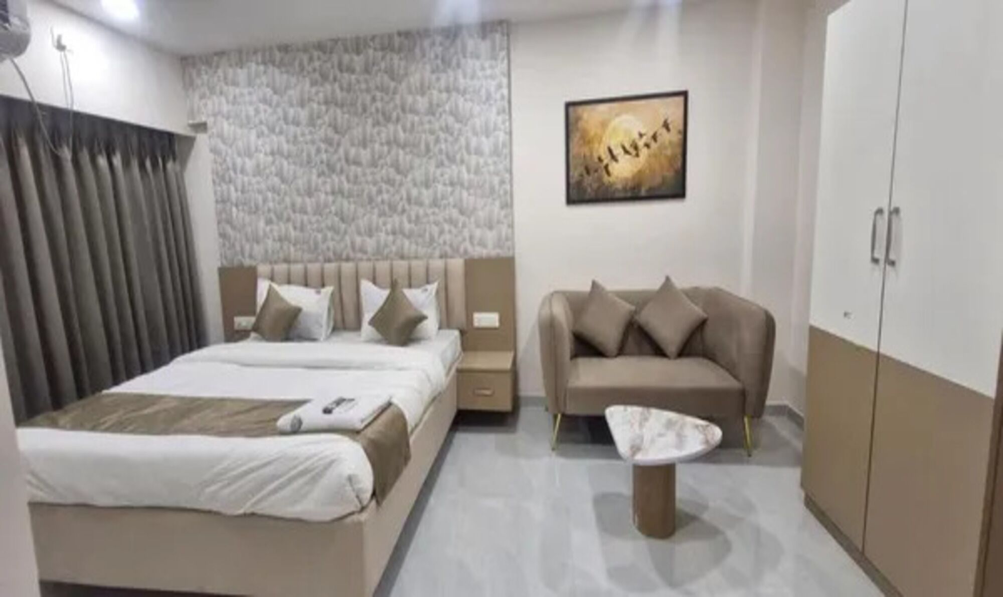 Seprai katun Mesir, seprai premium, brankas, dan Wi-Fi gratis