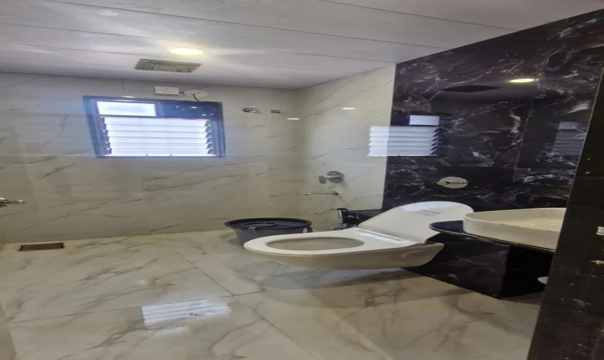 Kamar Premium | Kamar mandi | Shower, pancuran hujan, perlengkapan mandi gratis, dan handuk