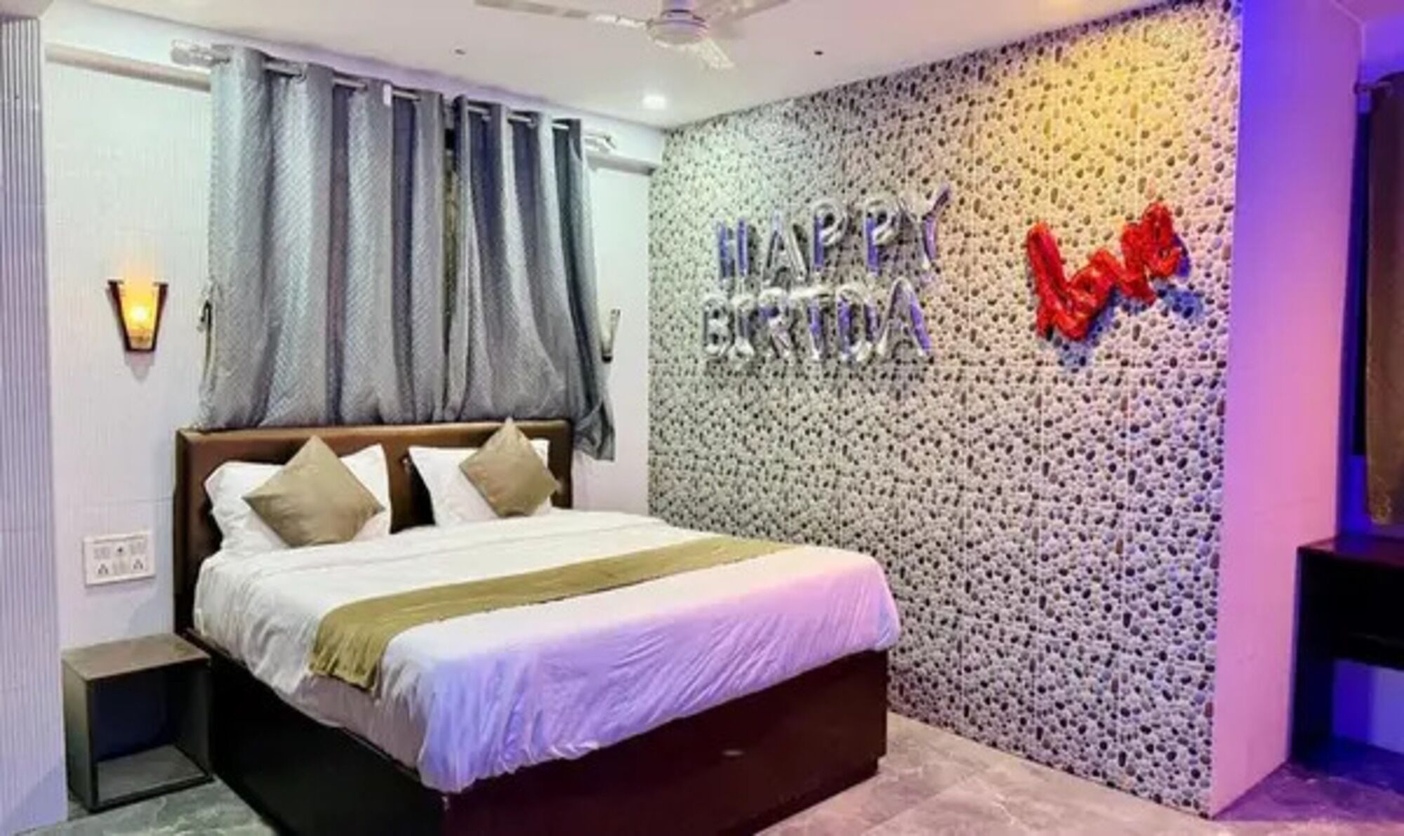 Egyptian cotton sheets, premium bedding, in-room safe, free WiFi
