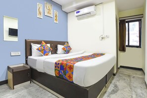 Egyptian cotton sheets, premium bedding, in-room safe, free WiFi - Fabhotel Br Green (Indore)