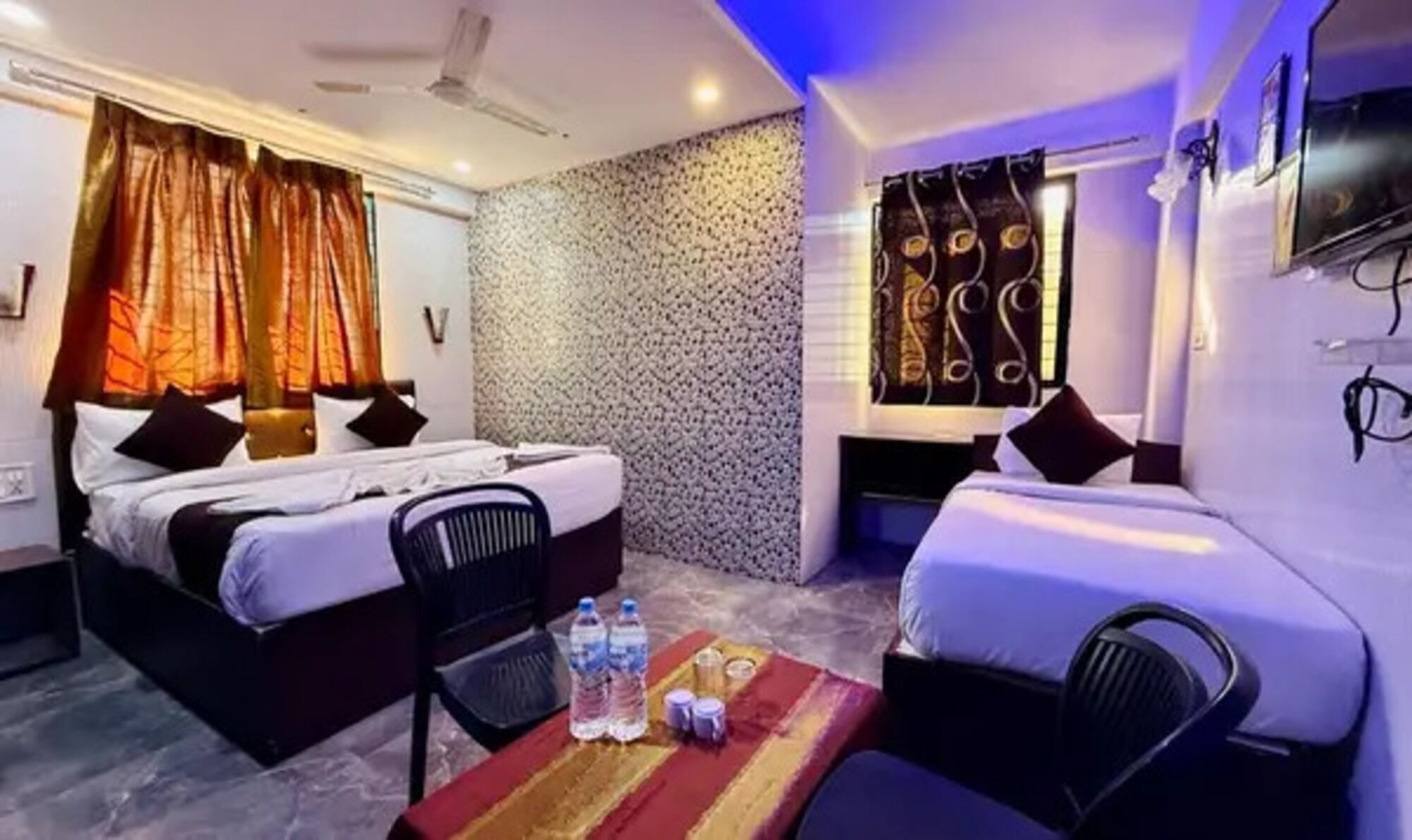 Egyptian cotton sheets, premium bedding, in-room safe, free WiFi