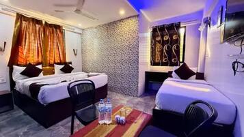 Egyptian cotton sheets, premium bedding, in-room safe, free WiFi