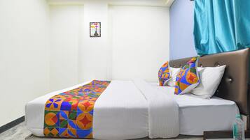 Egyptian cotton sheets, premium bedding, in-room safe, free WiFi