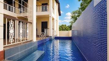 Bar en la piscina