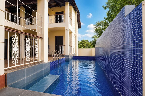 Bar accessible depuis la piscine