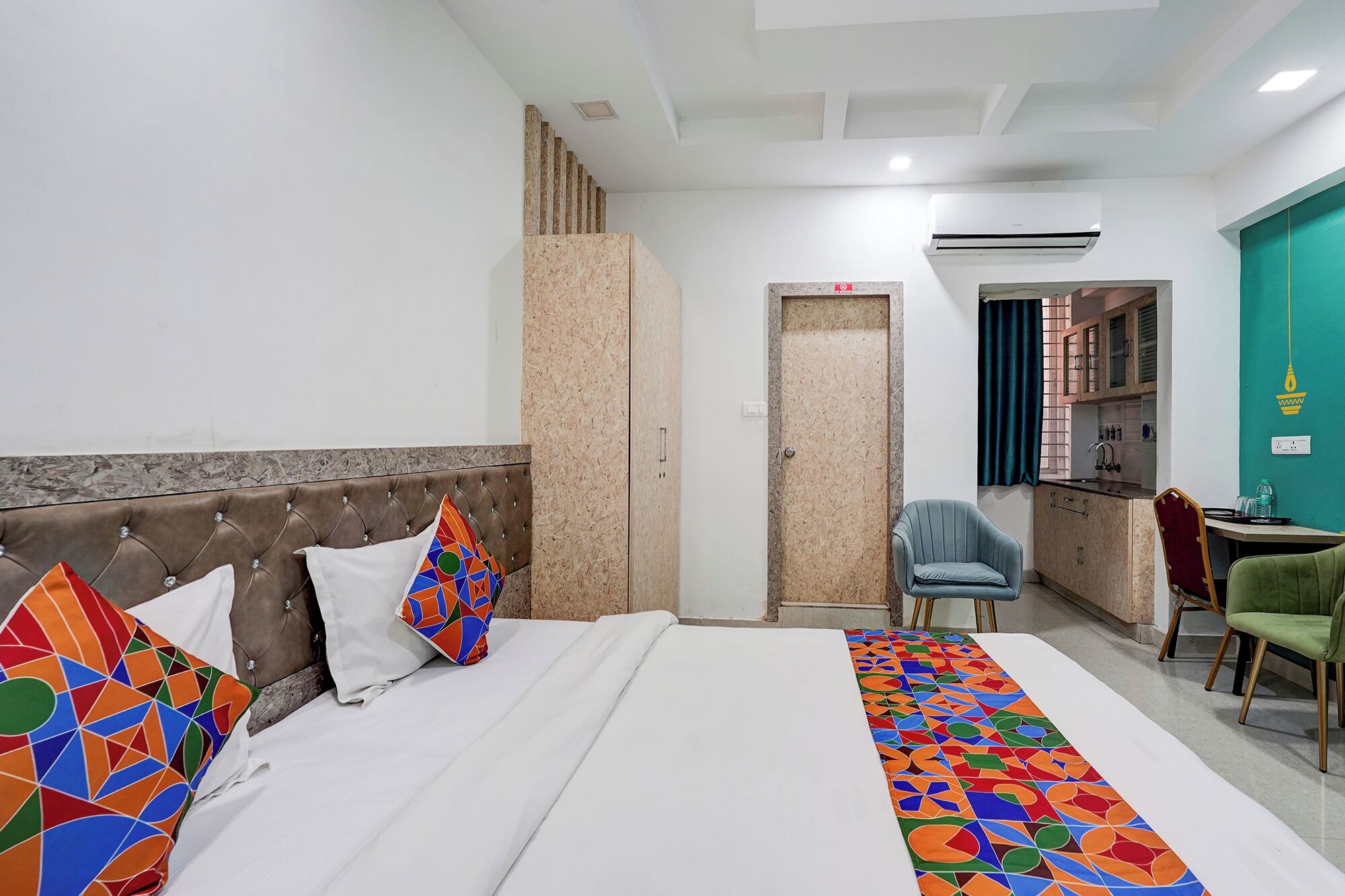 Egyptian cotton sheets, premium bedding, in-room safe, free WiFi