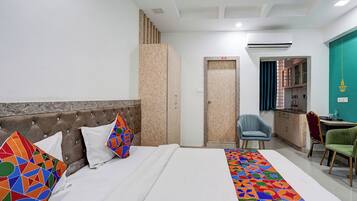 Egyptian cotton sheets, premium bedding, in-room safe, free WiFi
