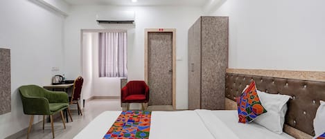 Egyptian cotton sheets, premium bedding, in-room safe, free WiFi