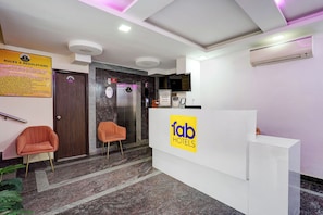 Reception - Fabhotel Prime Ij Suites (Bangalore)