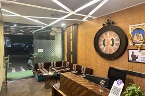 Reception - Fabhotel New Saurabh Inn (Indore)