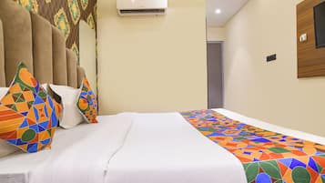 Egyptian cotton sheets, premium bedding, in-room safe, free WiFi