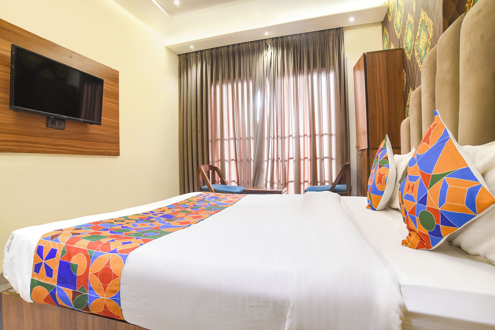 Egyptian cotton sheets, premium bedding, in-room safe, free WiFi